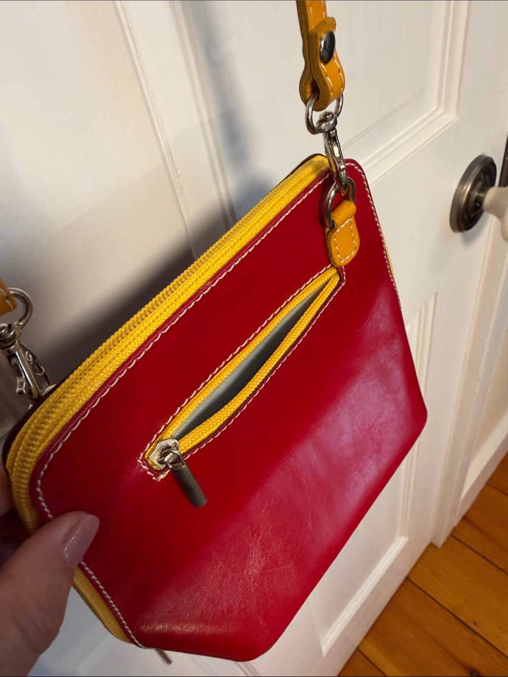 Vera Pelle Leather Women’s Crossbody Bag in Burgundy/ Red with Mustard Strap - Picture 4 of 9